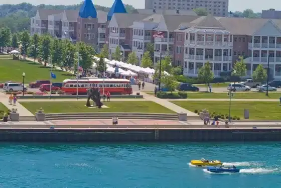 Kenosha Lakefront, Harbor Park